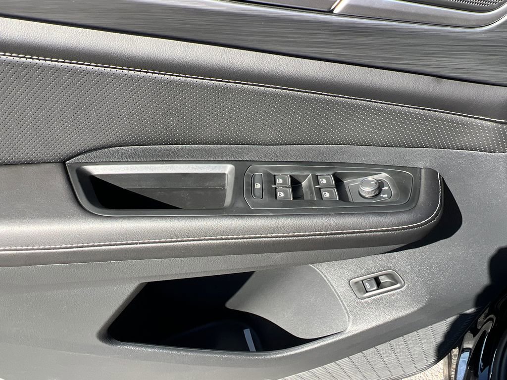 New 2026 Volkswagen Atlas Cross Sport SE image 16