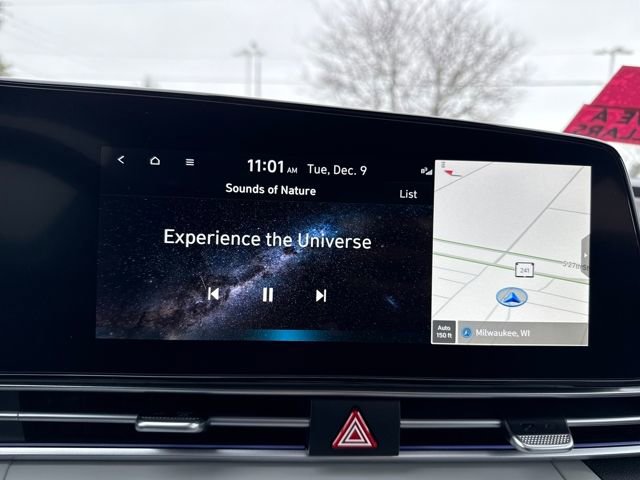 Certified 2025 Hyundai Elantra Limited image 18