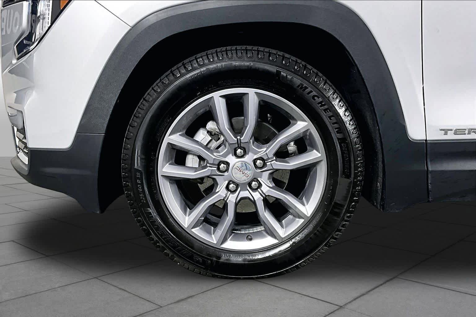 Used 2022 GMC Terrain SLT FWD image 11