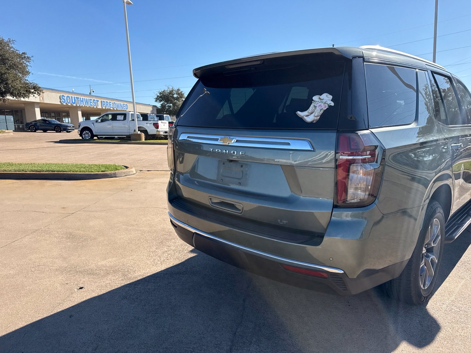 Used 2023 Chevrolet Tahoe LT w/ Luxury Package AWD/4WD image 6