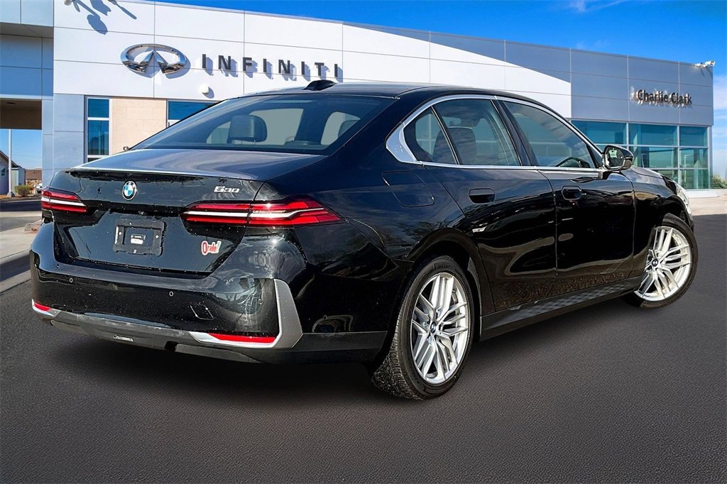 Used 2024 BMW 530i image 2