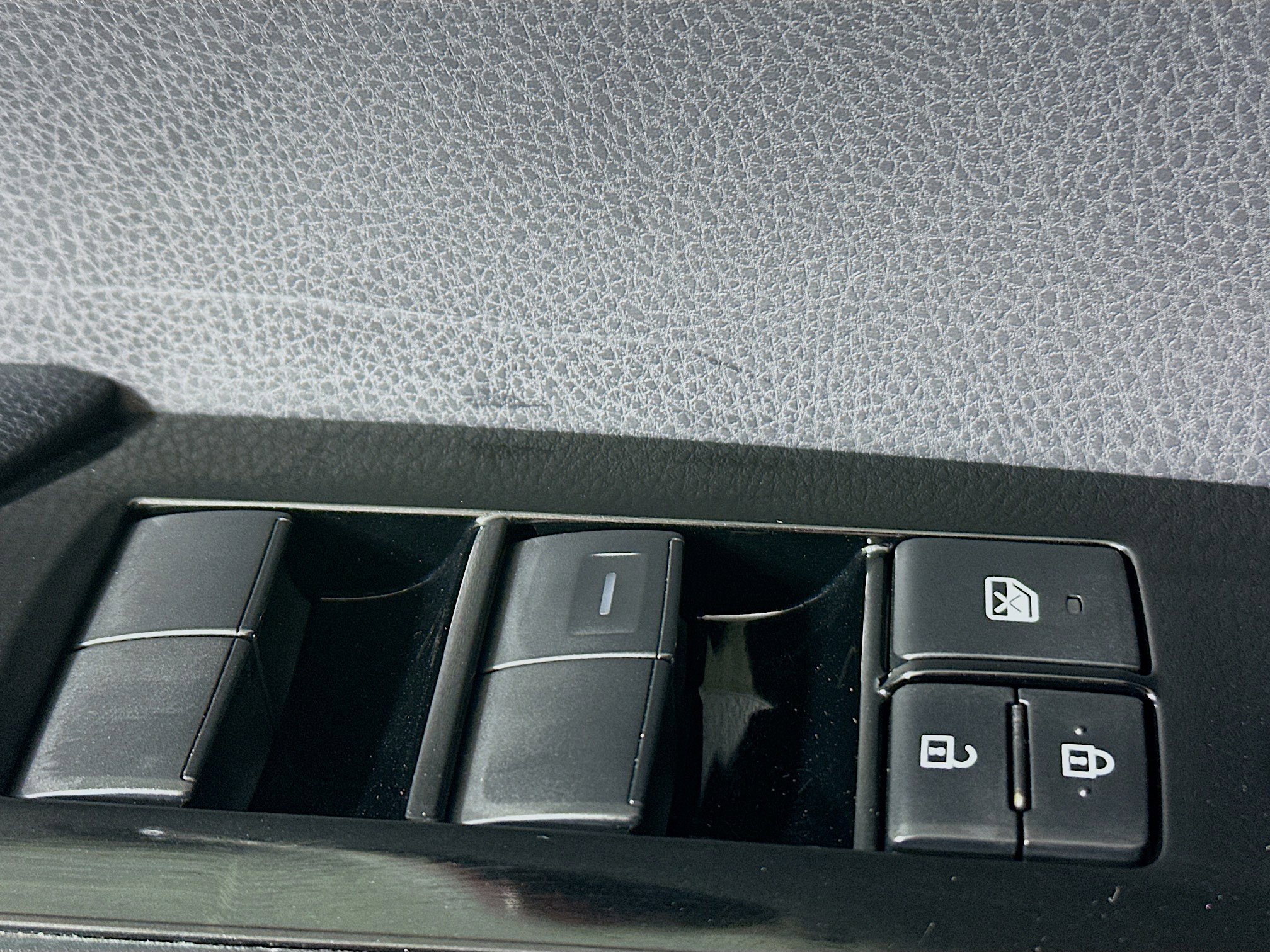 Used 2021 Toyota Prius Prime XLE image 14