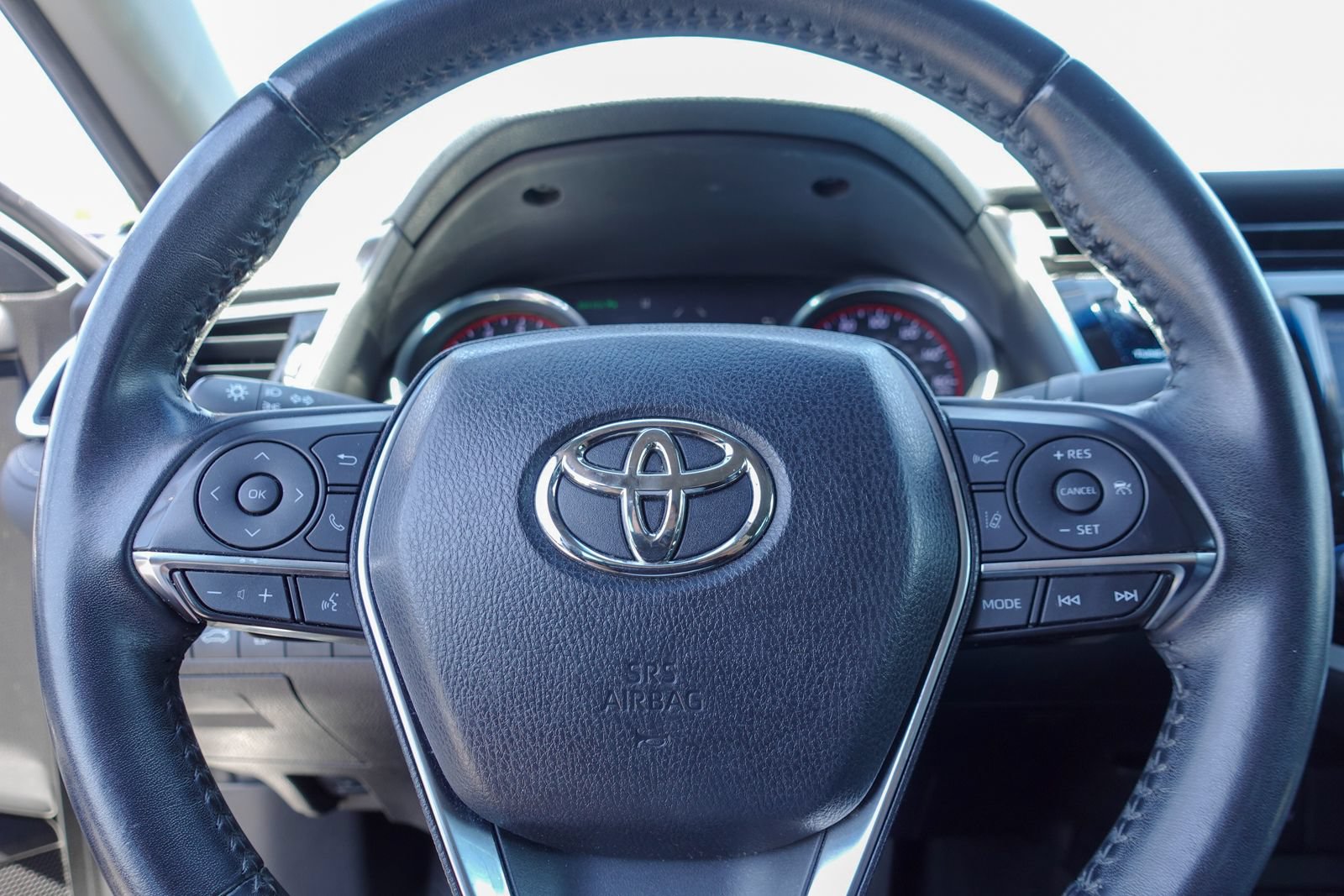 Used 2018 Toyota Camry XSE FWD image 17