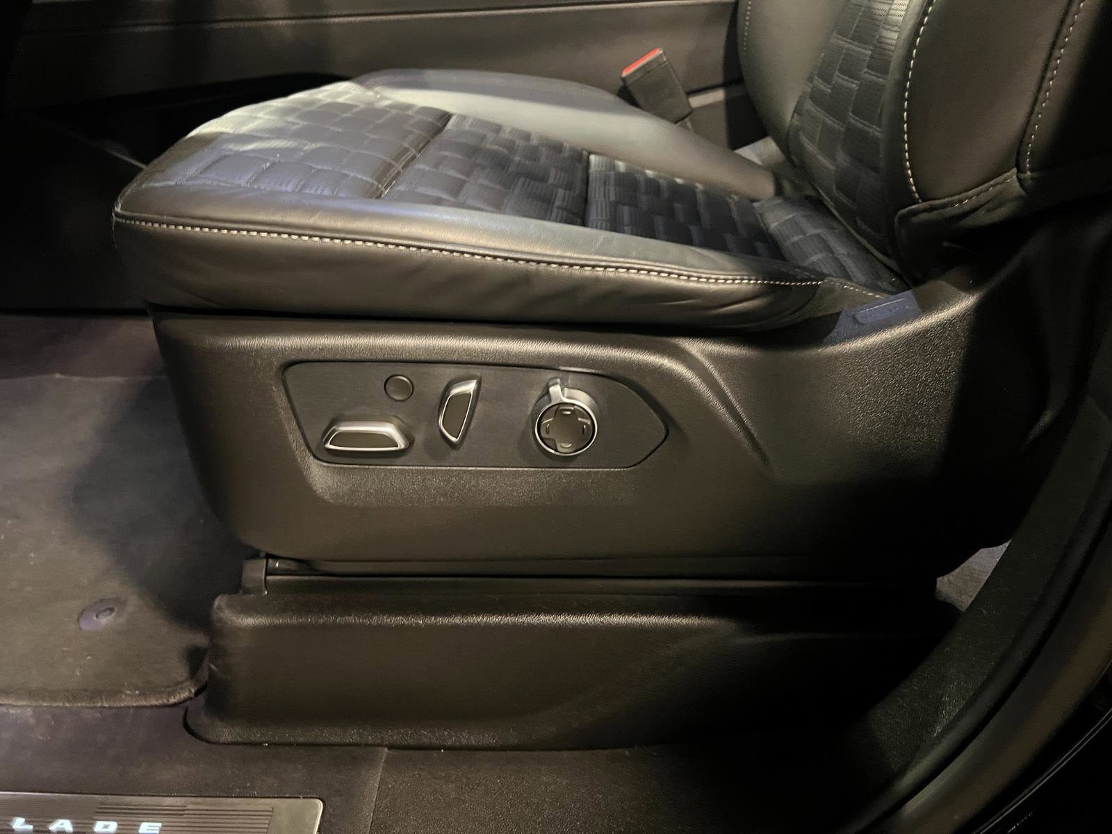 Used 2026 Cadillac Escalade V image 25