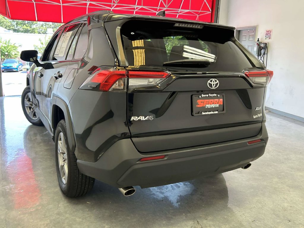 Used 2024 Toyota RAV4 XLE FWD image 5