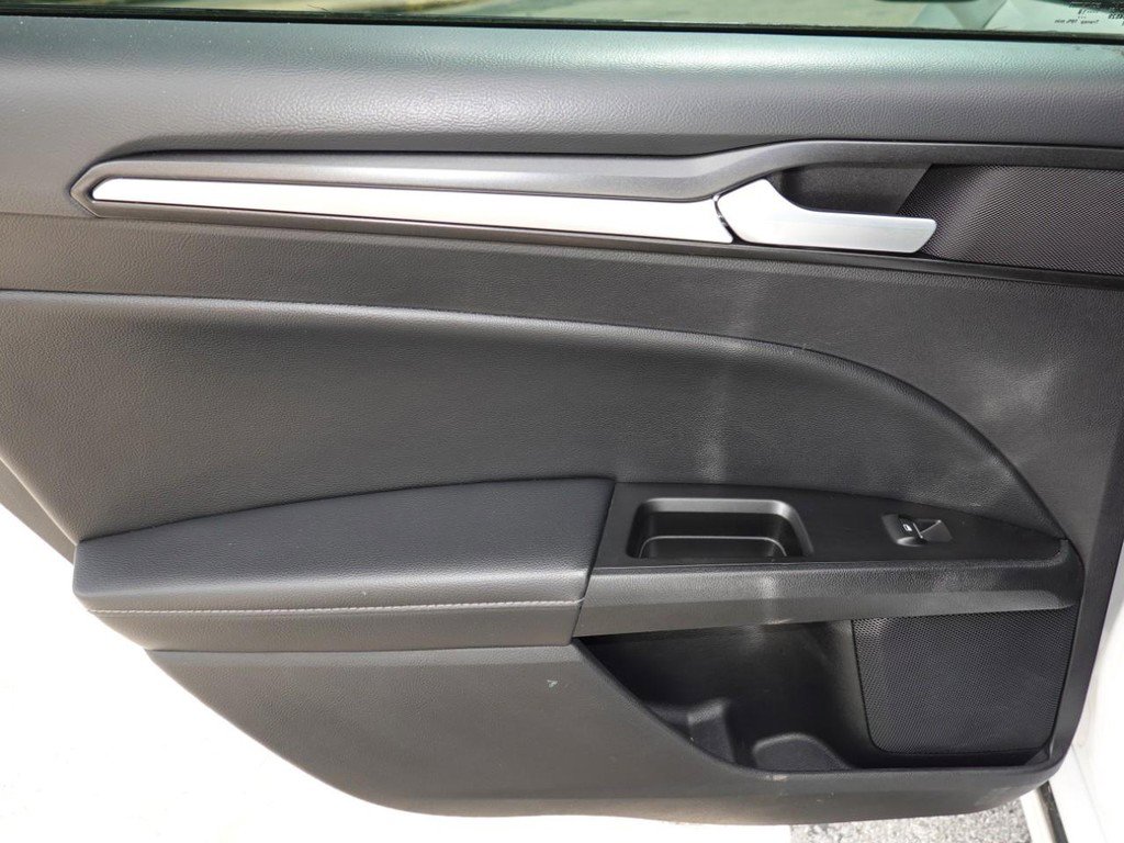 Used 2018 Ford Fusion Titanium image 22