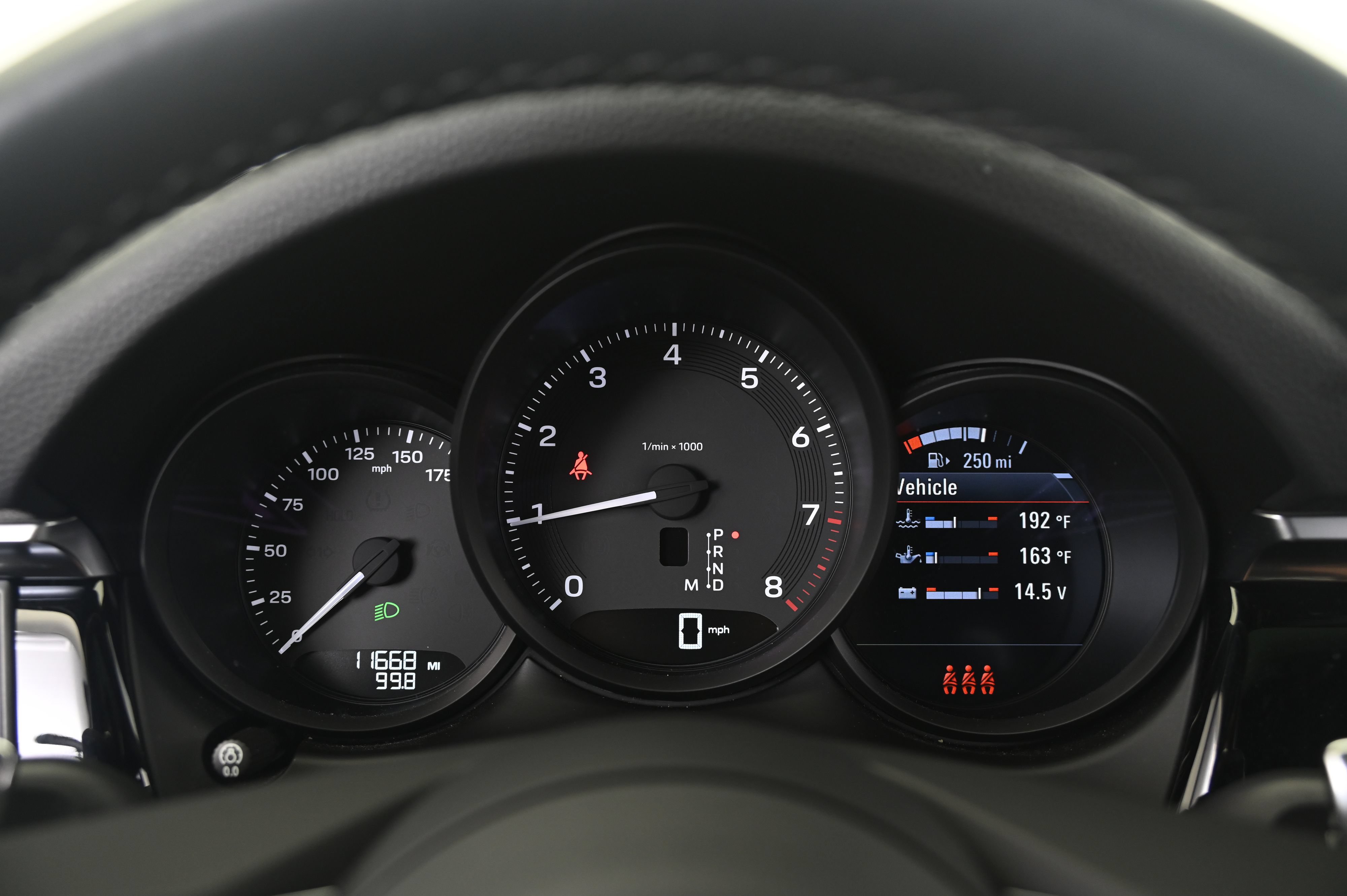 Certified 2023 Porsche Macan AWD/4WD image 36