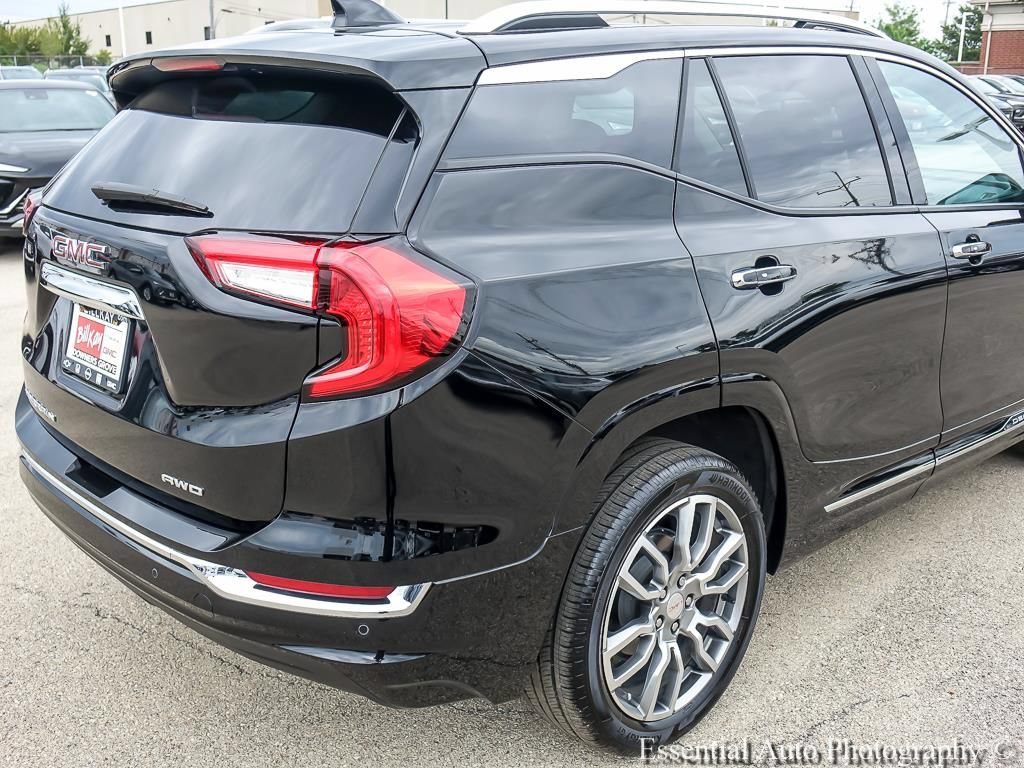 Used 2024 GMC Terrain Denali w/ Denali Premium Package AWD/4WD image 8
