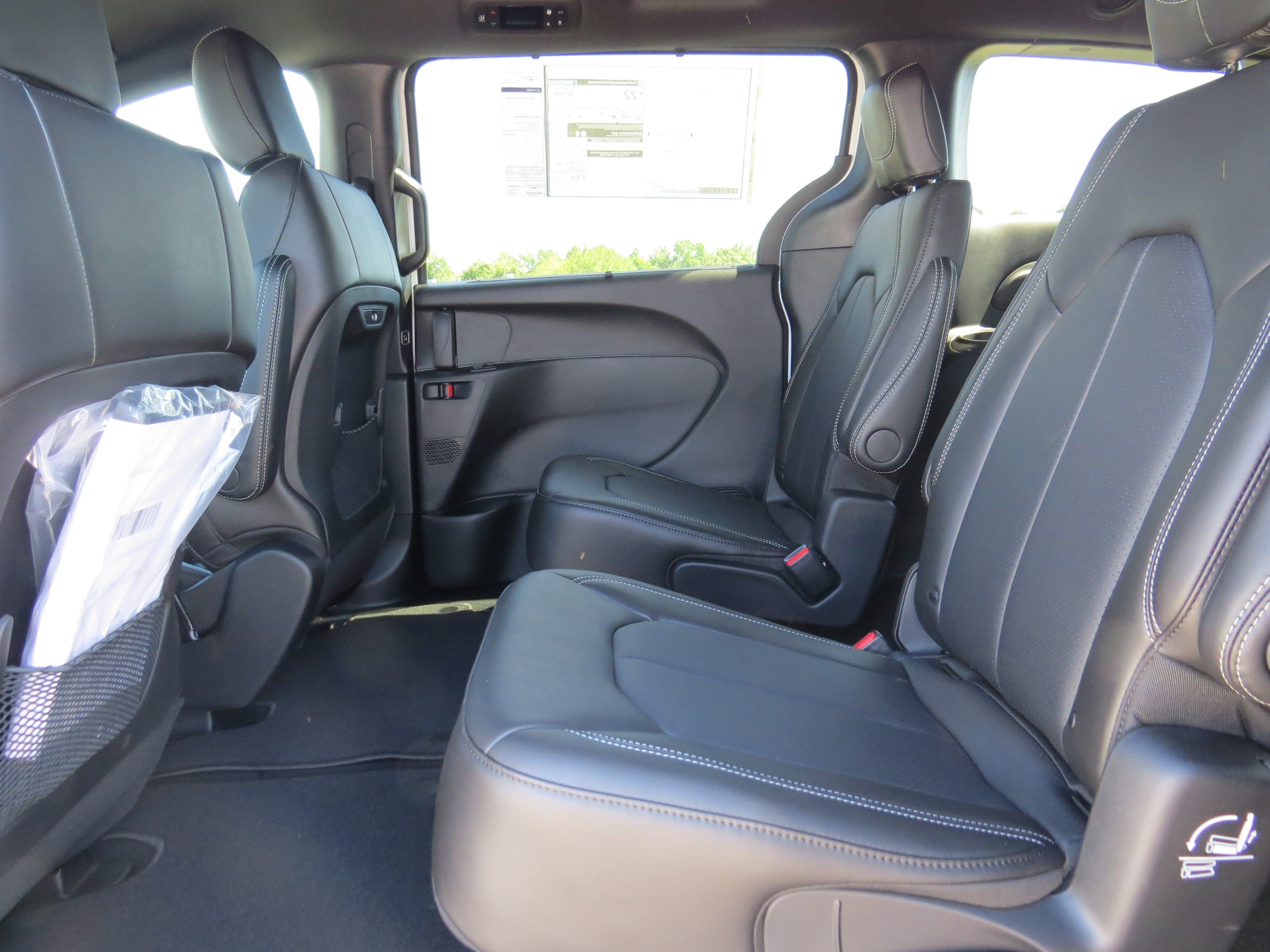 New 2027 Chrysler Pacifica Select FWD image 13