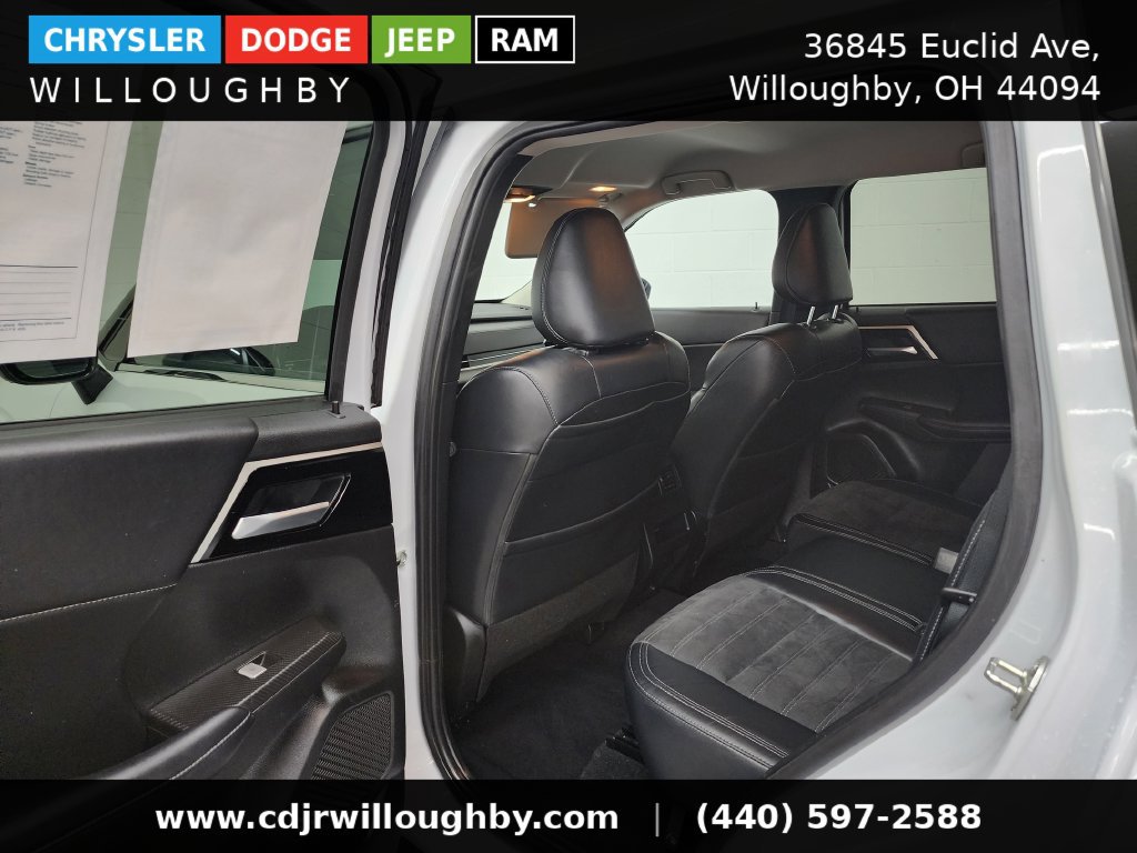 Used 2024 Mitsubishi Outlander AWD image 26