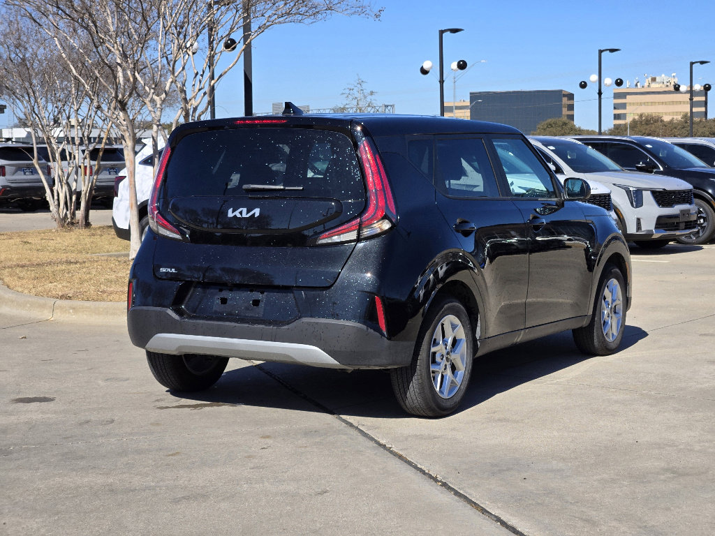 Certified 2025 Kia Soul S image 4