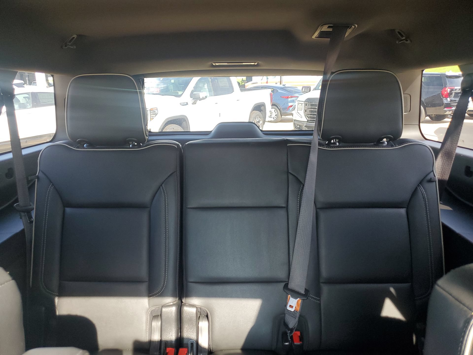 Used 2021 Chevrolet Suburban Premier w/ Premium Package AWD/4WD image 14