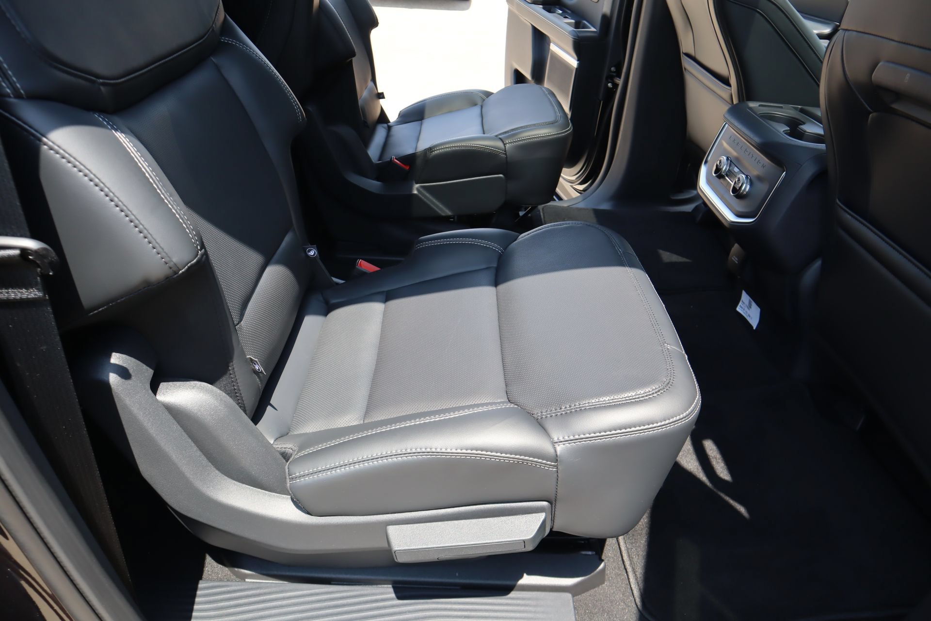 New 2027 Ford Expedition Max Platinum w/ Stealth Appearance Package AWD/4WD image 16