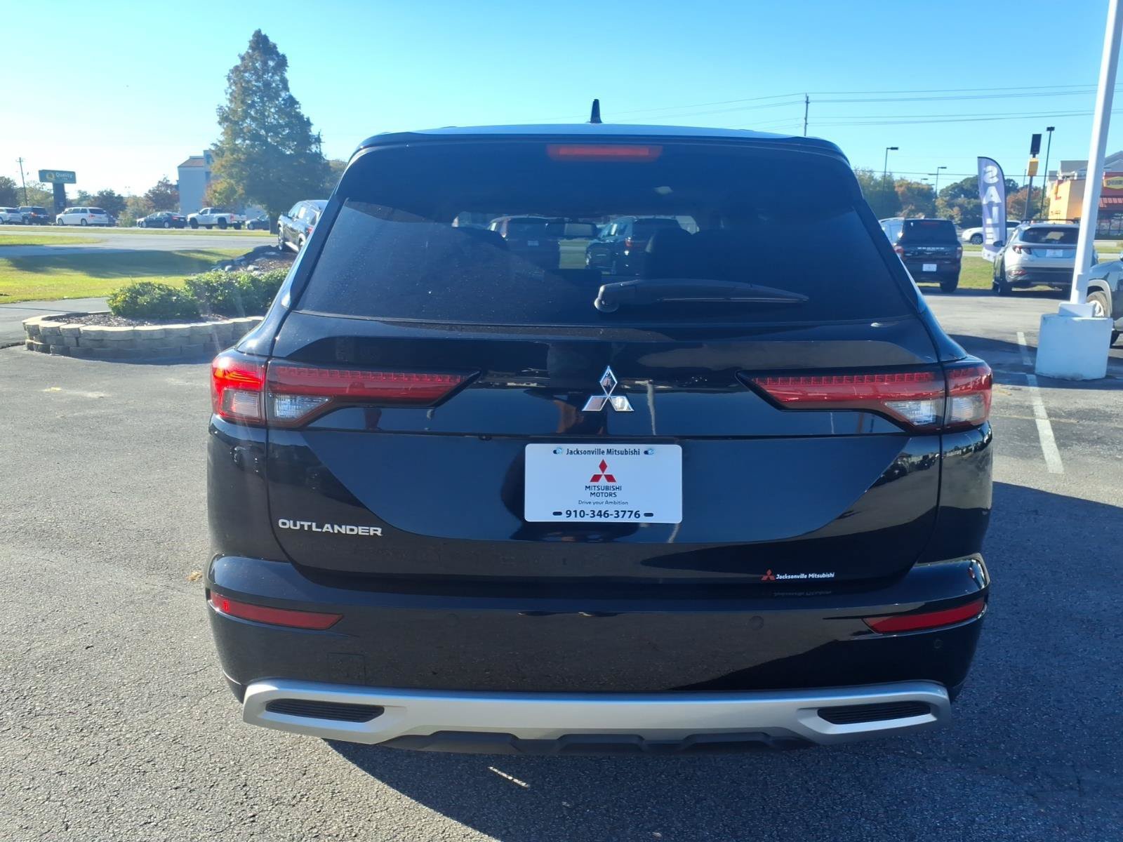 Used 2022 Mitsubishi Outlander SE FWD image 3