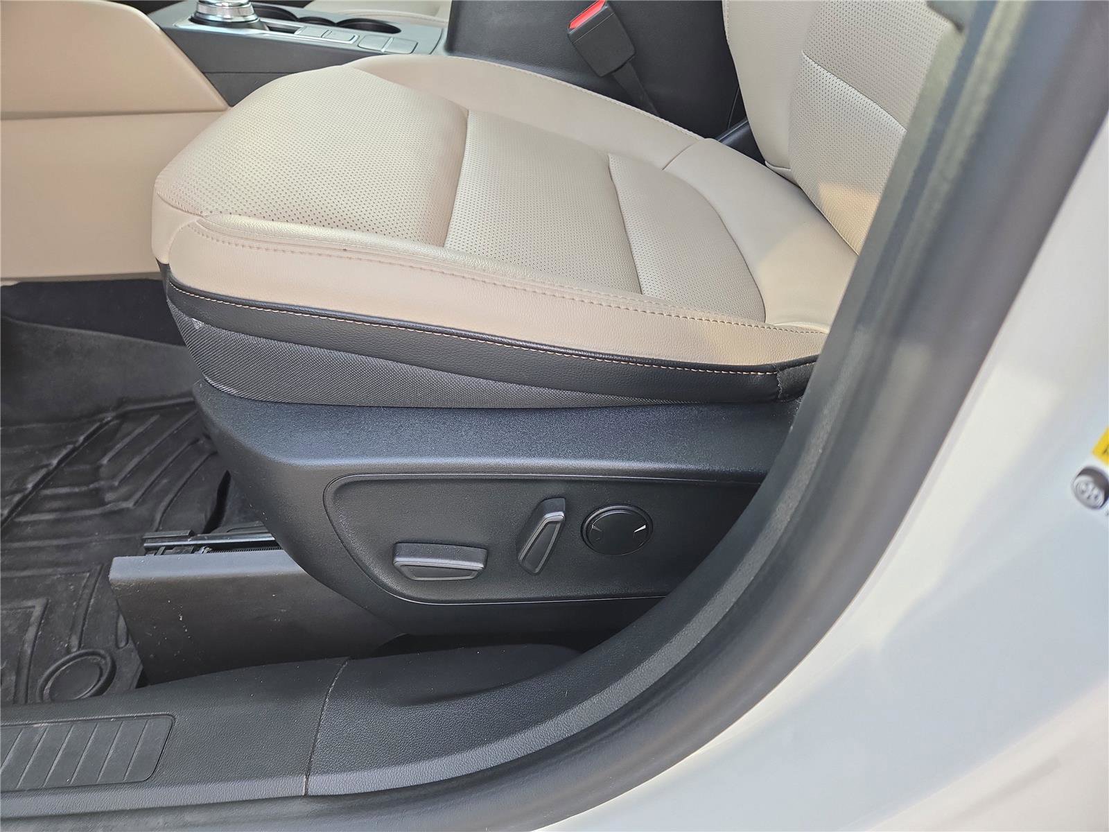 Used 2021 Ford Escape Titanium AWD/4WD image 20