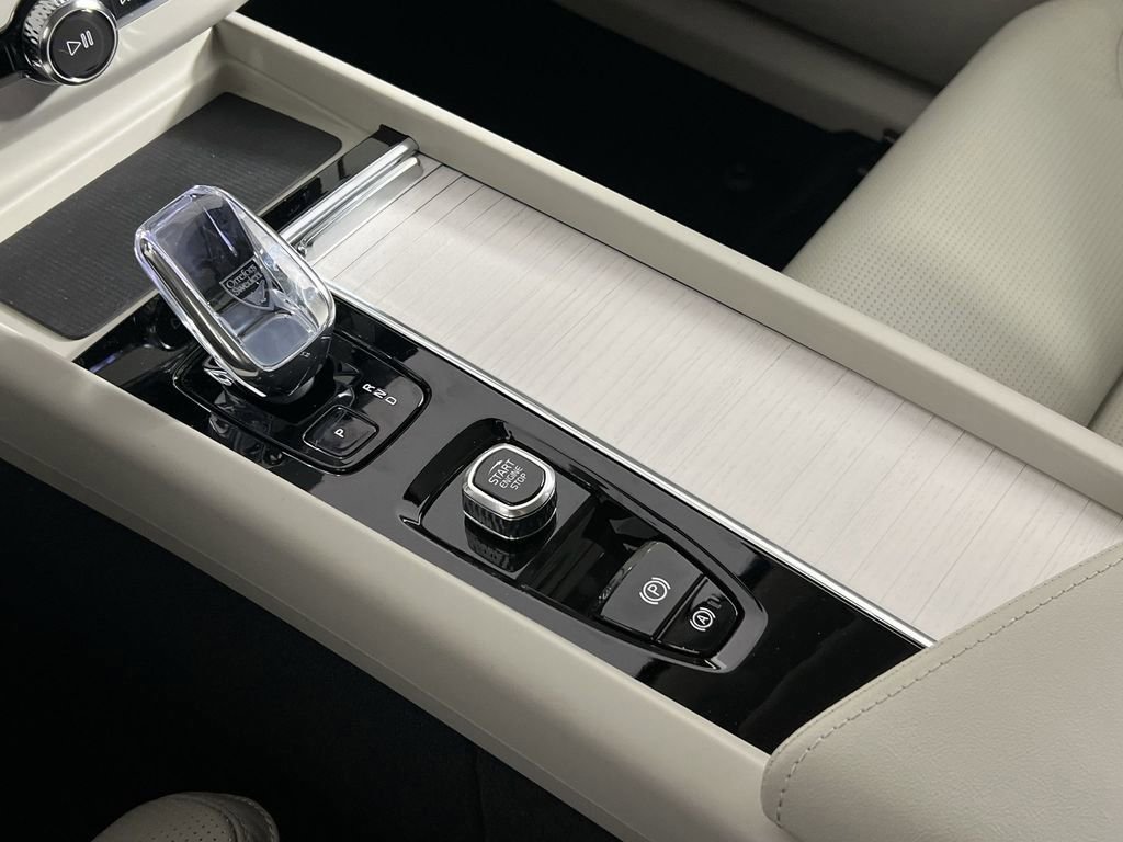 New 2026 Volvo XC60 B5 Ultra w/ Climate Package image 19