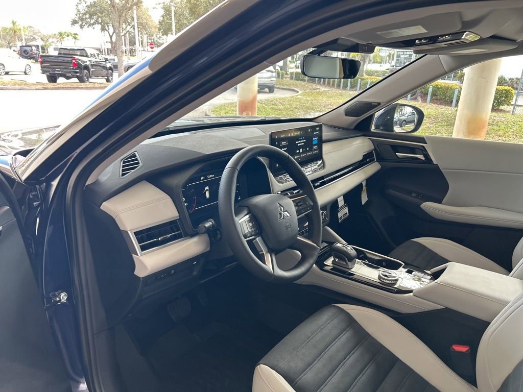 New 2026 Mitsubishi Outlander SE image 6