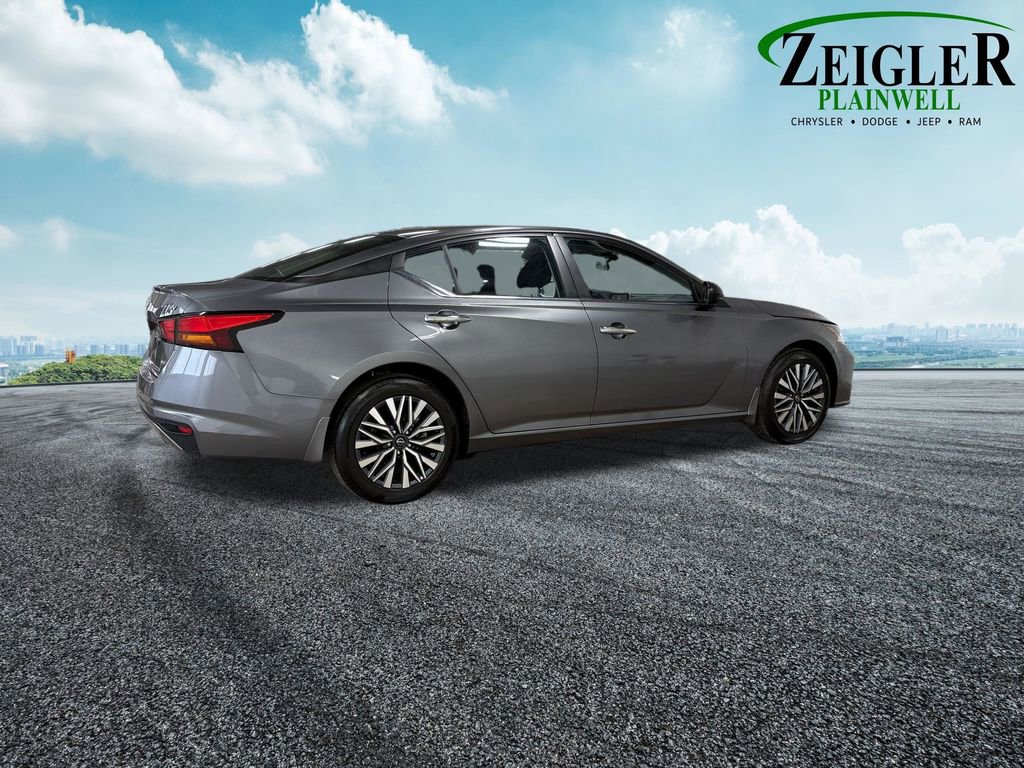 Used 2024 Nissan Altima 2.5 SV image 10