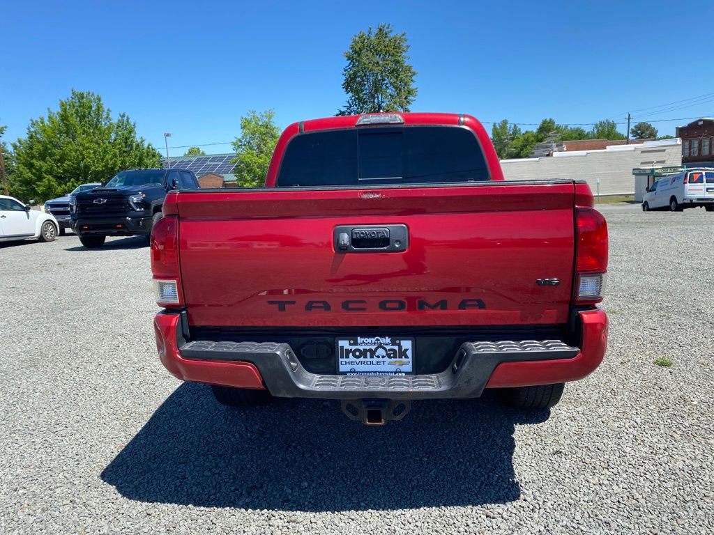 Used 2022 Toyota Tacoma SR5 w/ Technology Package RWD image 3