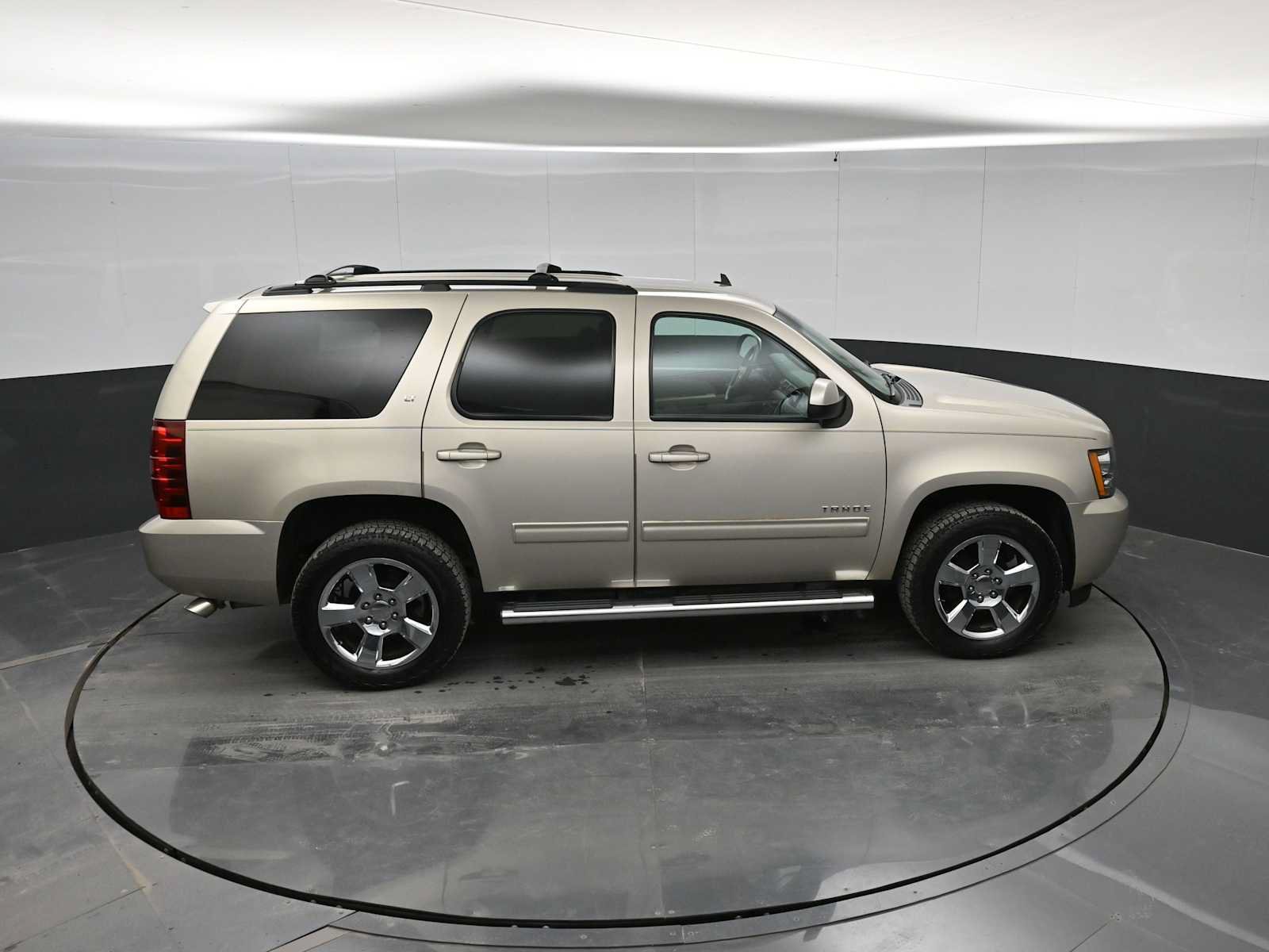 Used 2014 Chevrolet Tahoe LT w/ Luxury Package RWD image 32