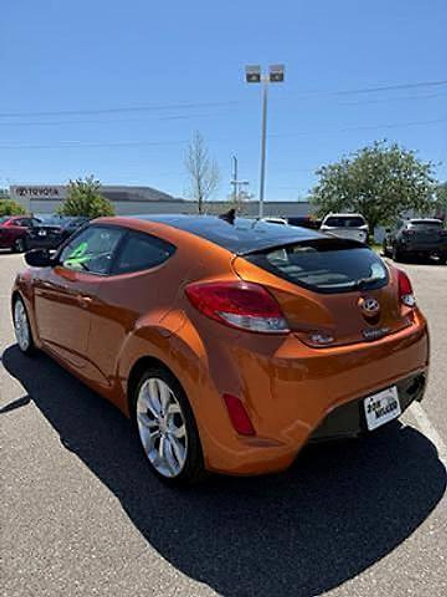 Used 2012 Hyundai Veloster w/ Style Pkg FWD image 4