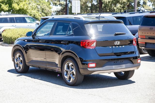 Certified 2024 Hyundai Venue SEL FWD image 2
