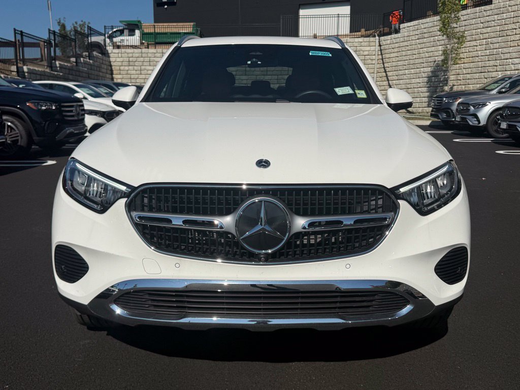 Used 2026 Mercedes-Benz GLC 350e 4MATIC image 2