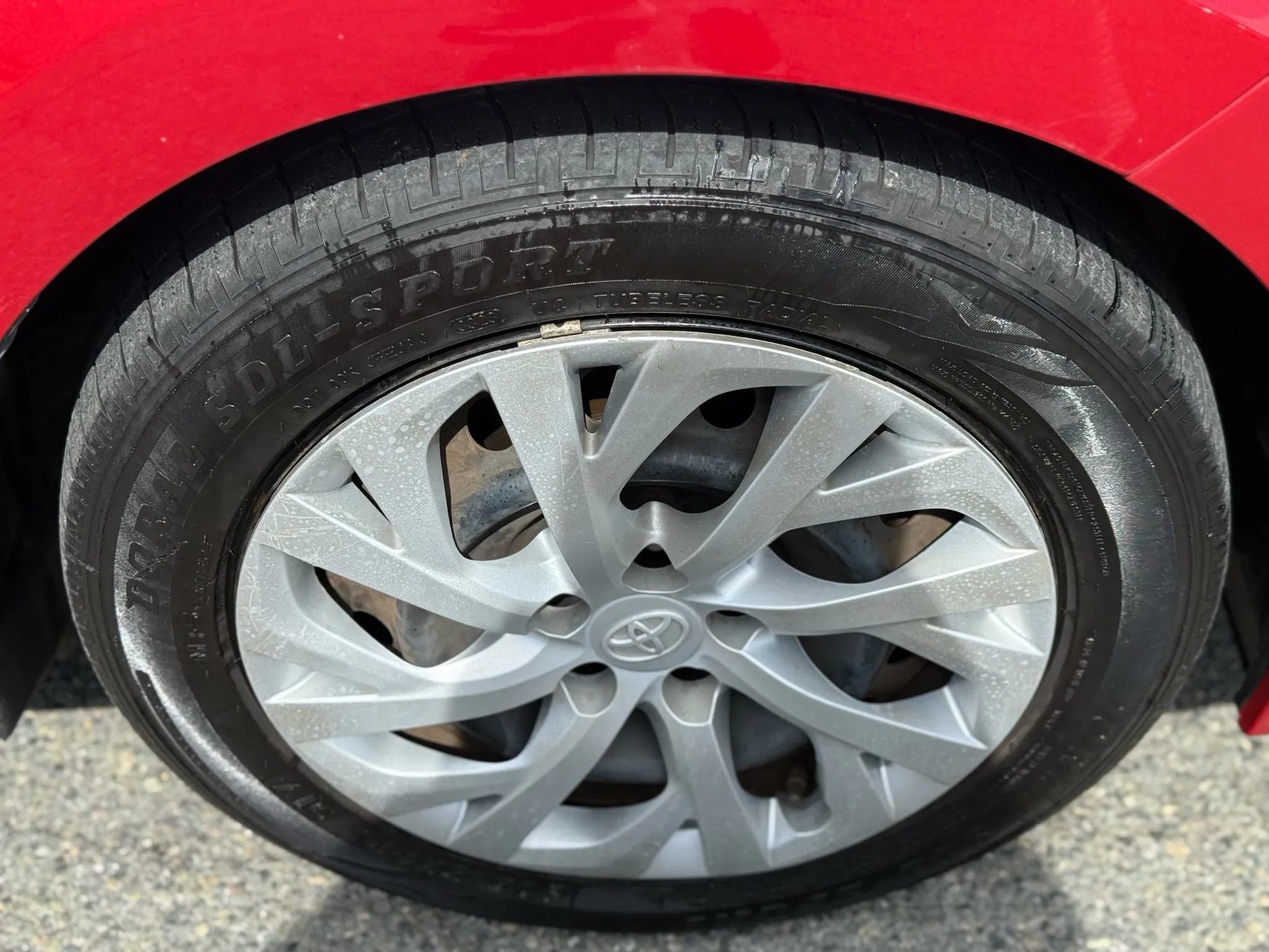 Used 2018 Toyota Corolla LE image 35