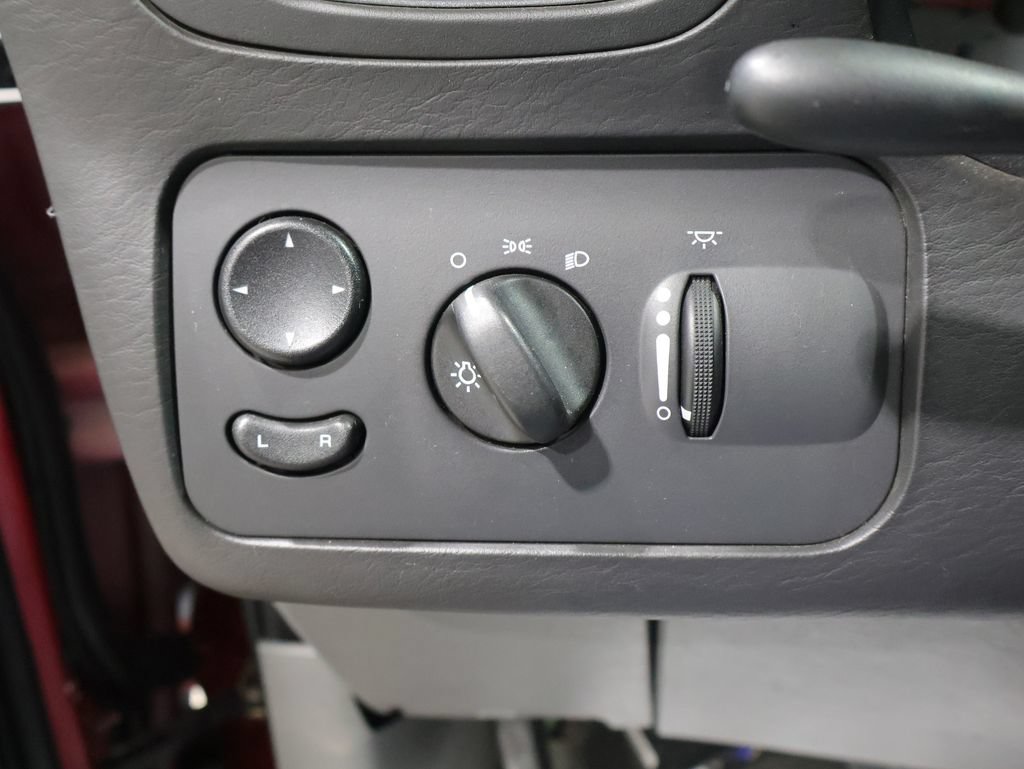 Used 2006 Dodge Caravan SXT w/ Popular Equipment Group I FWD image 24