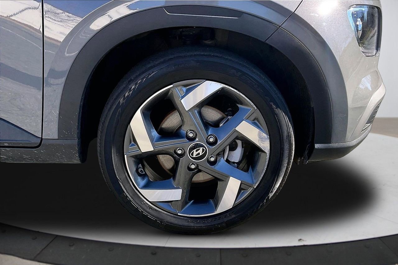 Used 2023 Hyundai Venue SEL w/ Cargo Package image 32