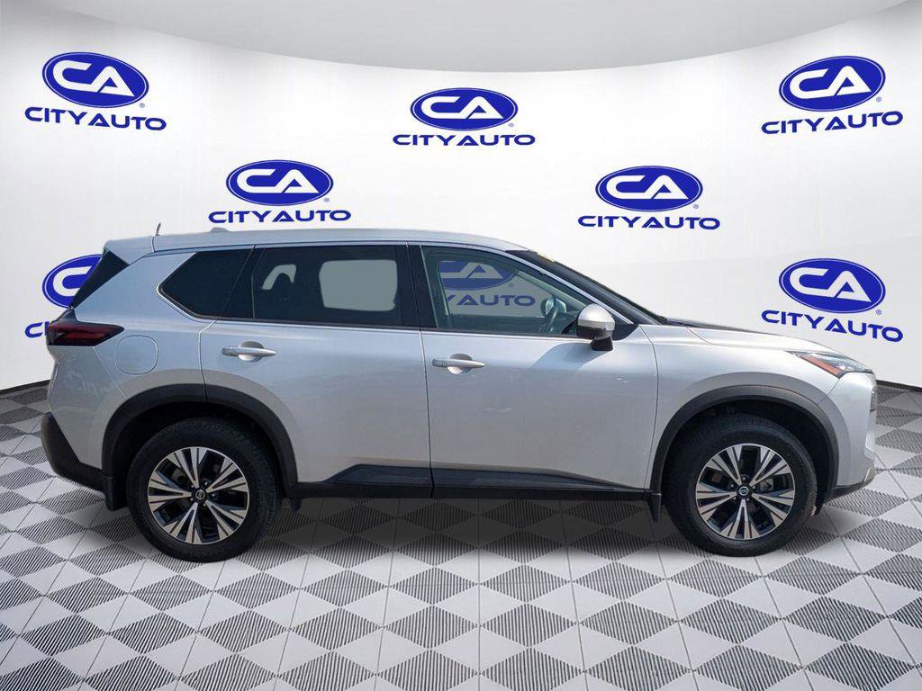 Used 2021 Nissan Rogue SV image 11