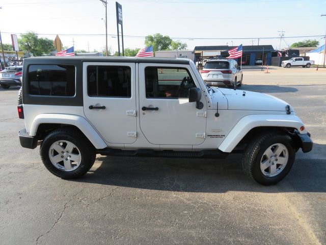 Used 2010 Jeep Wrangler Unlimited Sahara w/ Dual Top Group AWD/4WD image 4
