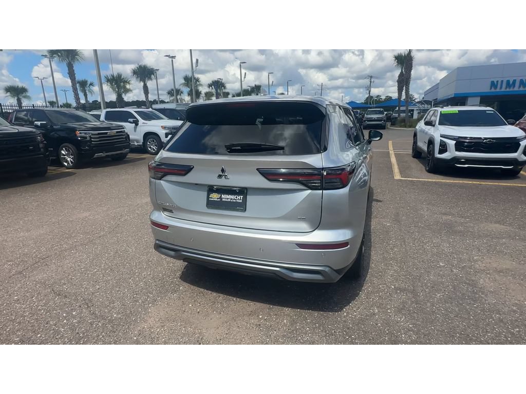 Used 2025 Mitsubishi Outlander SE FWD image 3