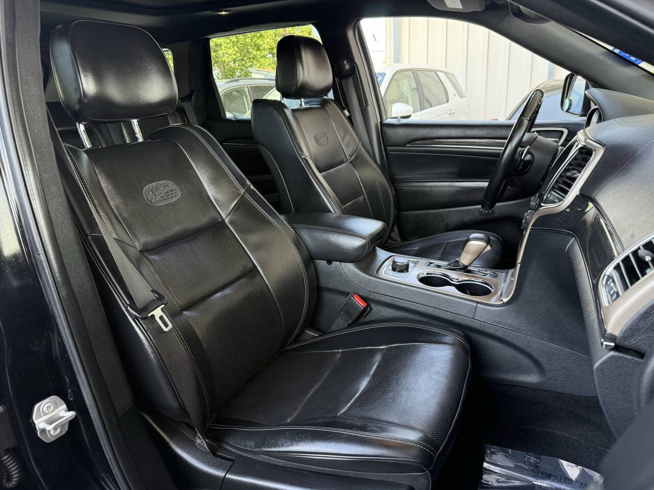 Used 2017 Jeep Grand Cherokee Overland w/ Jeep Active Safety Group AWD/4WD image 16