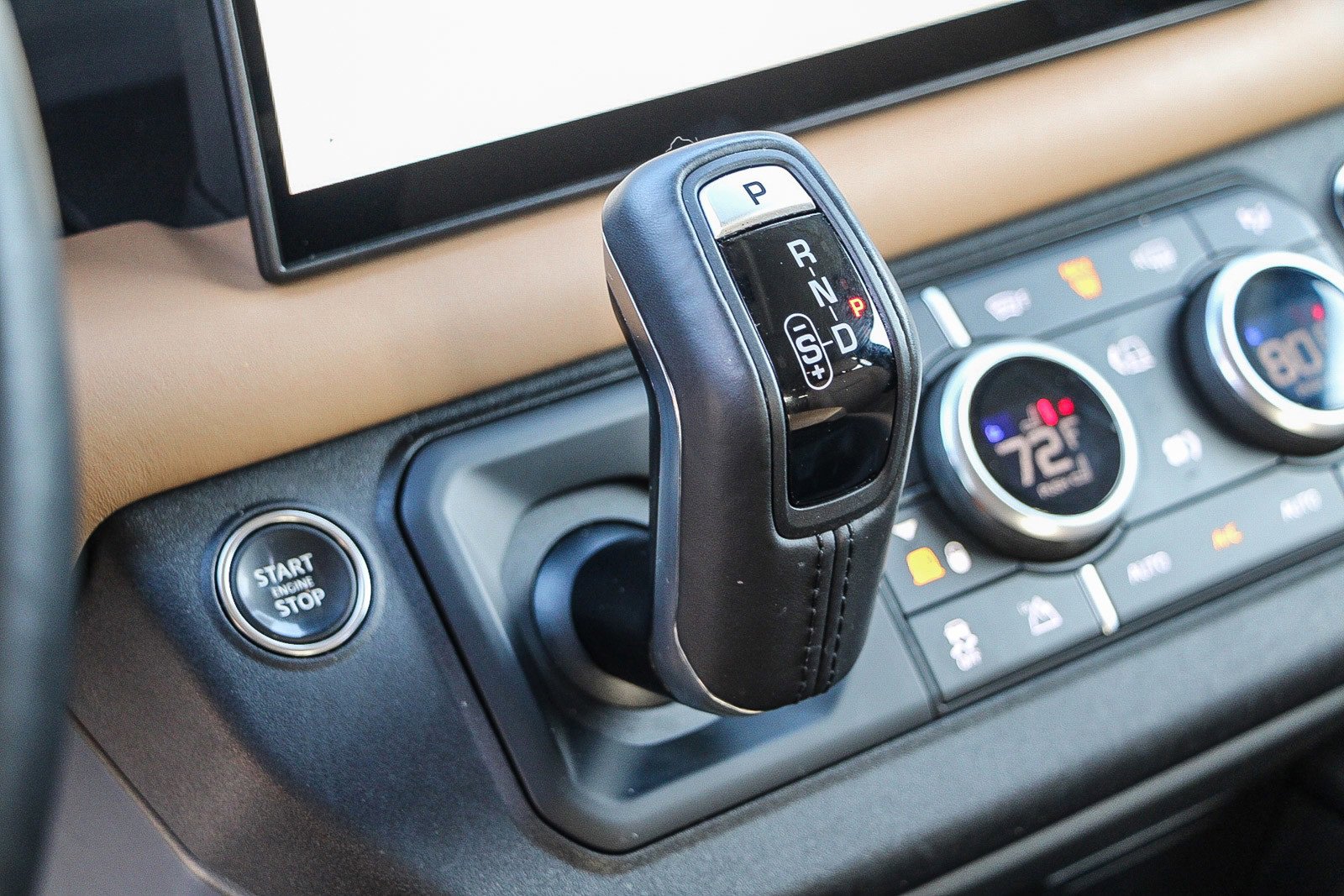 Used 2025 Land Rover Defender 130 X-Dynamic SE image 21