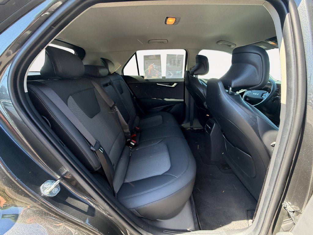 Used 2025 Kia Niro Wind FWD image 24