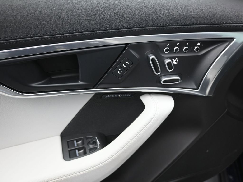 Used 2019 Jaguar F-TYPE Coupe image 12