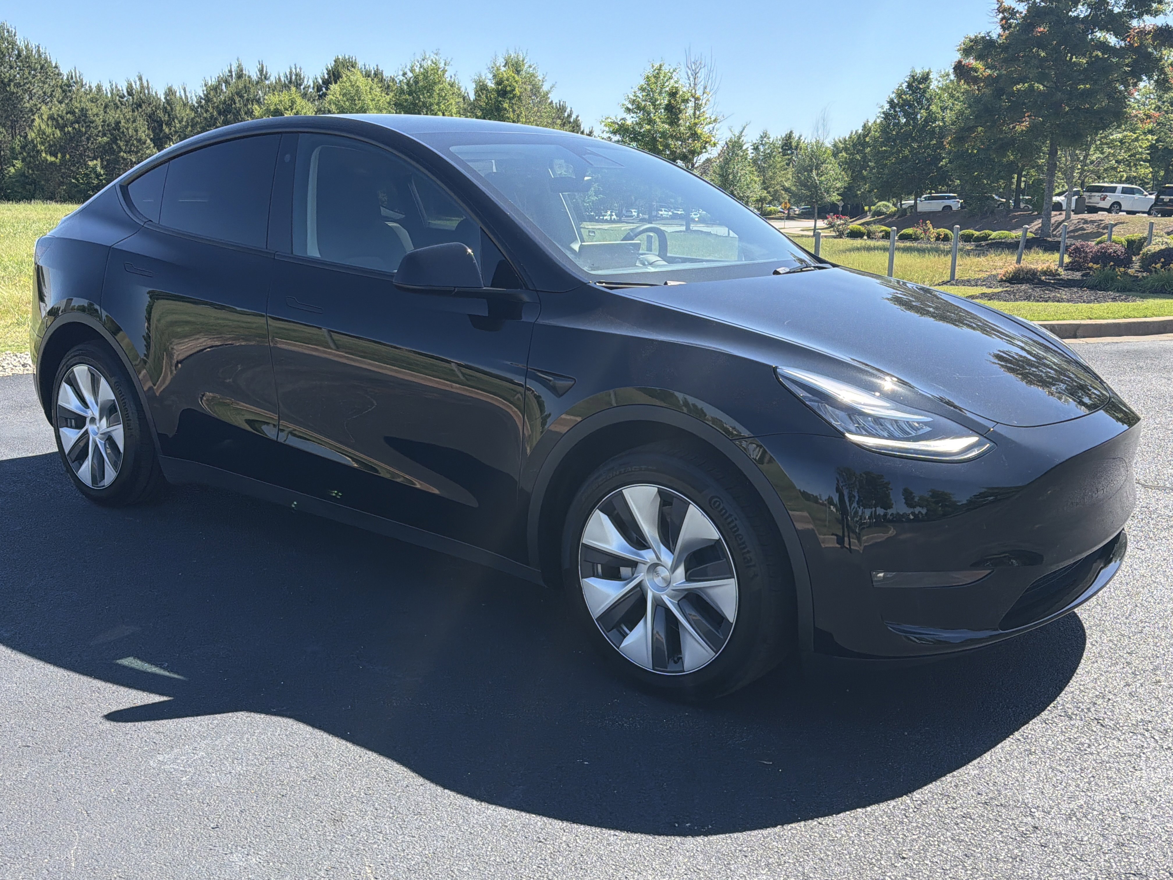 Used 2023 Tesla Model Y Long Range AWD/4WD image 2