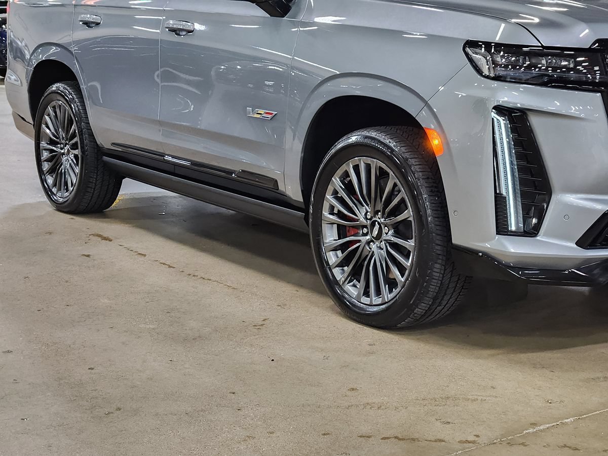 Used 2023 Cadillac Escalade V AWD/4WD image 16