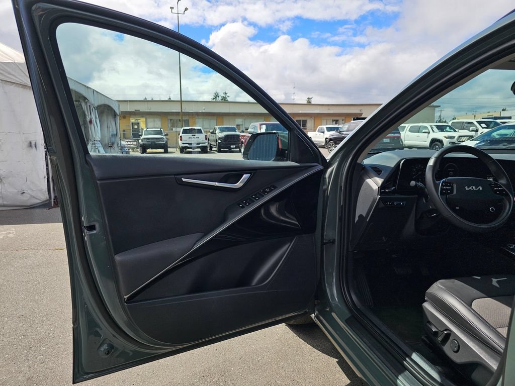 Used 2025 Kia Niro Wind w/ Wind Preserve Package FWD image 18