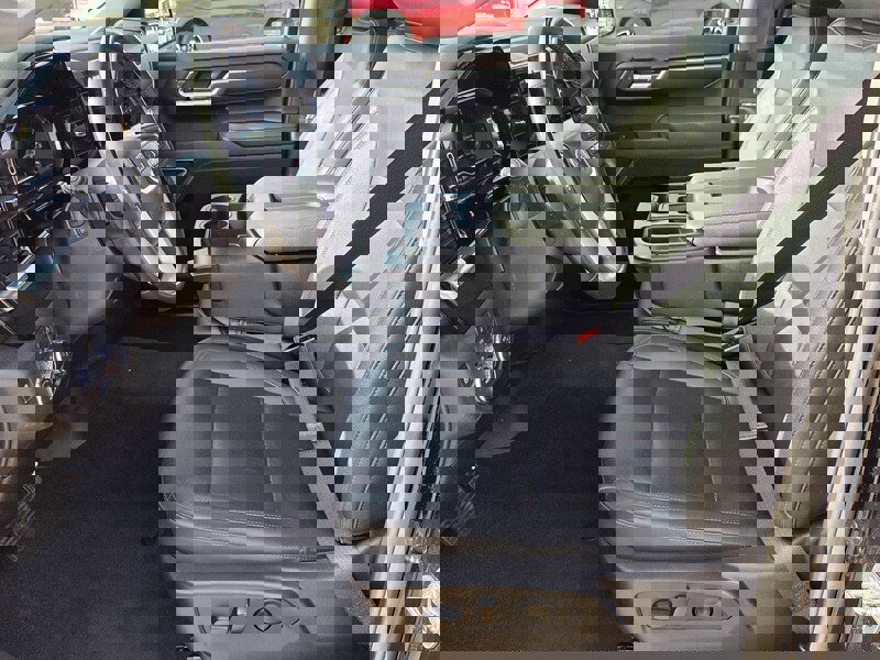 Used 2025 GMC Sierra 1500 SLT image 9