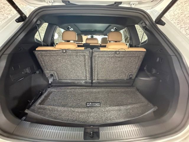 Used 2024 Volkswagen Tiguan SE w/ Panoramic Sunroof Package FWD image 13