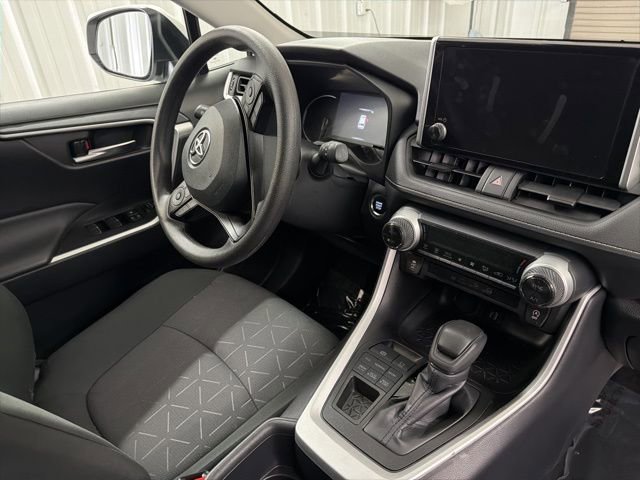 Used 2025 Toyota RAV4 XLE AWD/4WD image 22