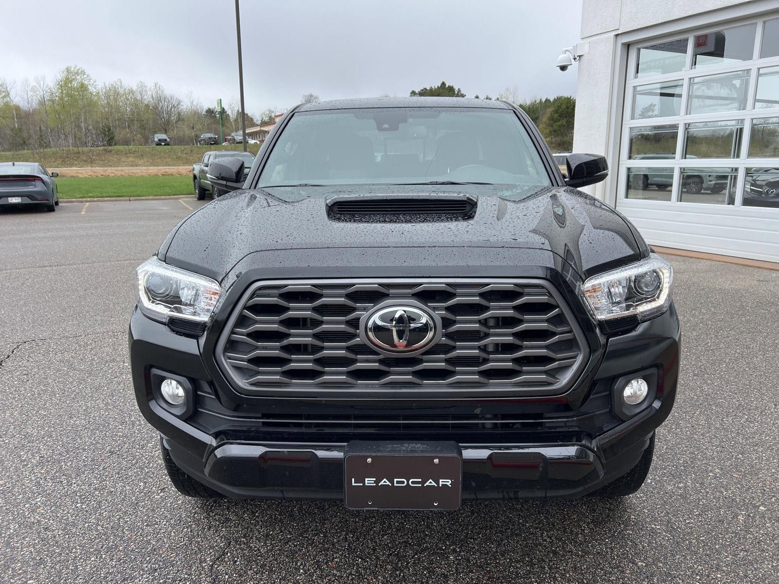 Used 2022 Toyota Tacoma TRD Sport w/ Black Out Package (TMS) AWD/4WD image 7