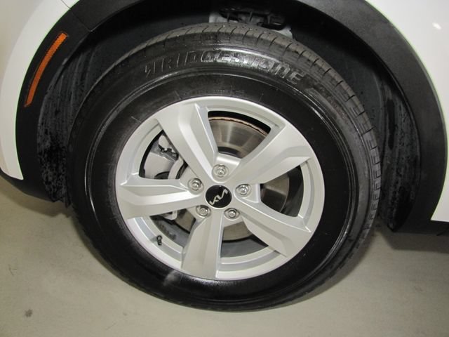 Used 2023 Kia Sorento LX FWD image 25