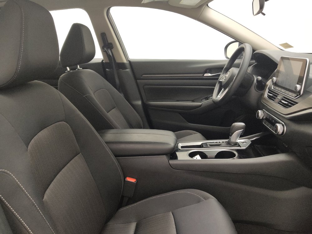 Used 2024 Nissan Altima 2.5 SV FWD image 21