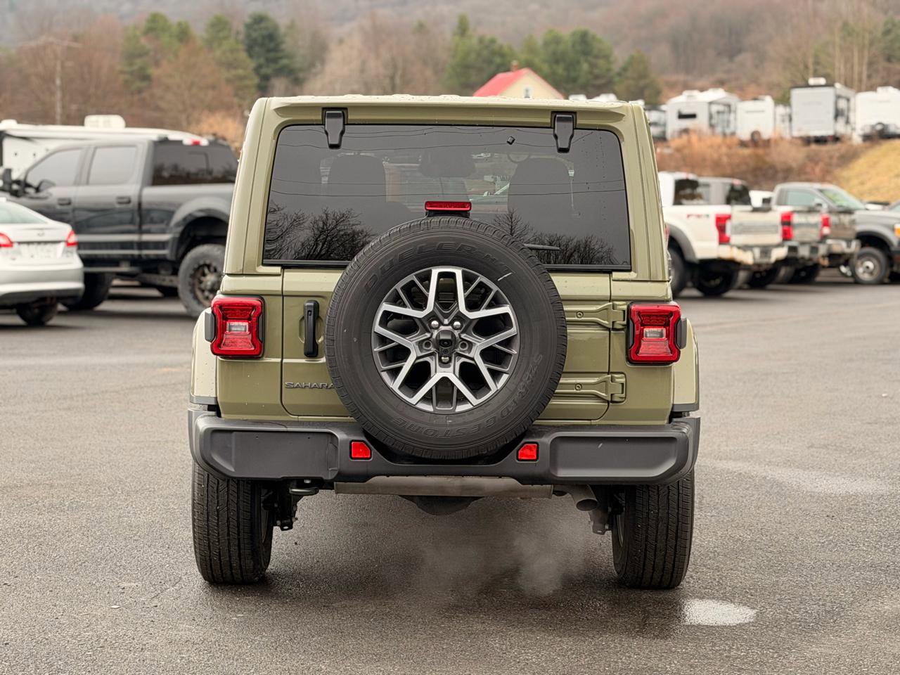 Used 2026 Jeep Wrangler Sahara AWD/4WD image 6