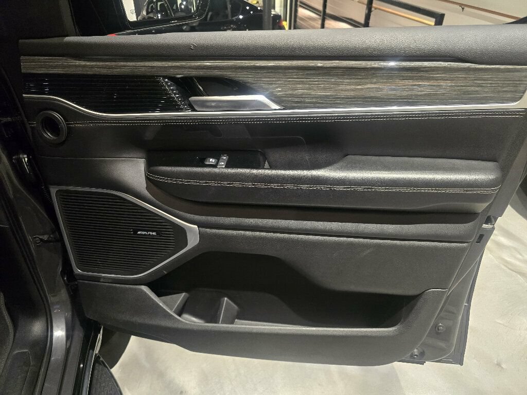 Used 2022 Jeep Wagoneer Series III w/ Flexible Seating Group AWD/4WD image 25