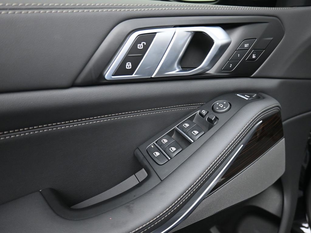Used 2026 BMW X5 xDrive40i w/ M Sport Package image 9
