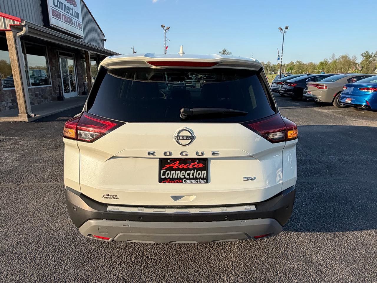 Used 2023 Nissan Rogue SV FWD image 5